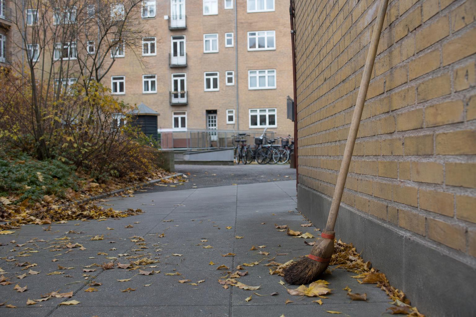 Ejendomsservice, snerydning og udendørs vedligehold for boligforeninger og virksomheder i Trekantområdet